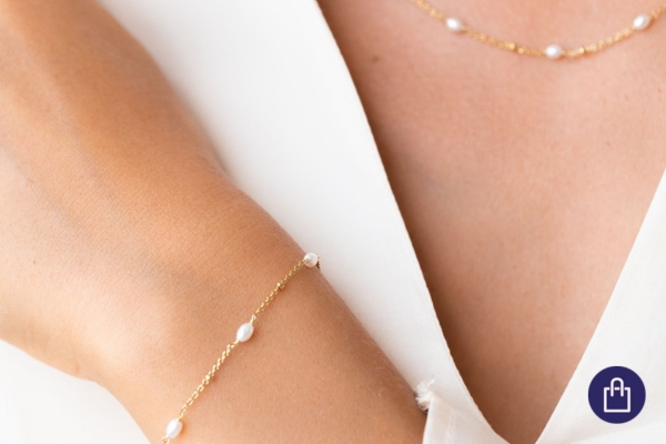 Silbernes Armband mit Perlen
