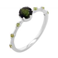 Ring mit einem grünen Turmalin und seitlichen Olivinen Imelda