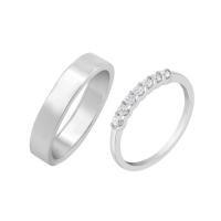 Eheringe aus Eternity-Ring mit Lab Grown Diamanten und einem breiten flachen Ring Rexanne