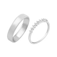 Eheringe aus Eternity-Ring mit Lab Grown Diamanten und einem breiten Komfort-Ring Betsy