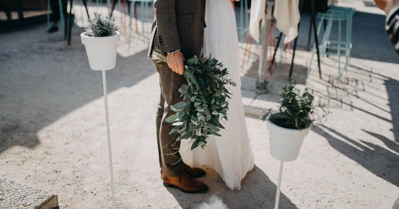 Wie man eine minimalistische Hochzeit organisiert